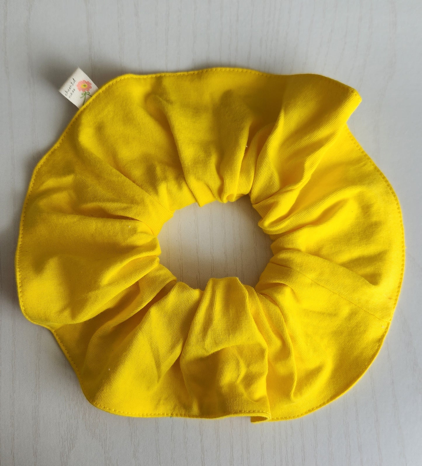 Set de Scrunchies 4 + Tote Bag – ¡Estilo y comodidad en uno!