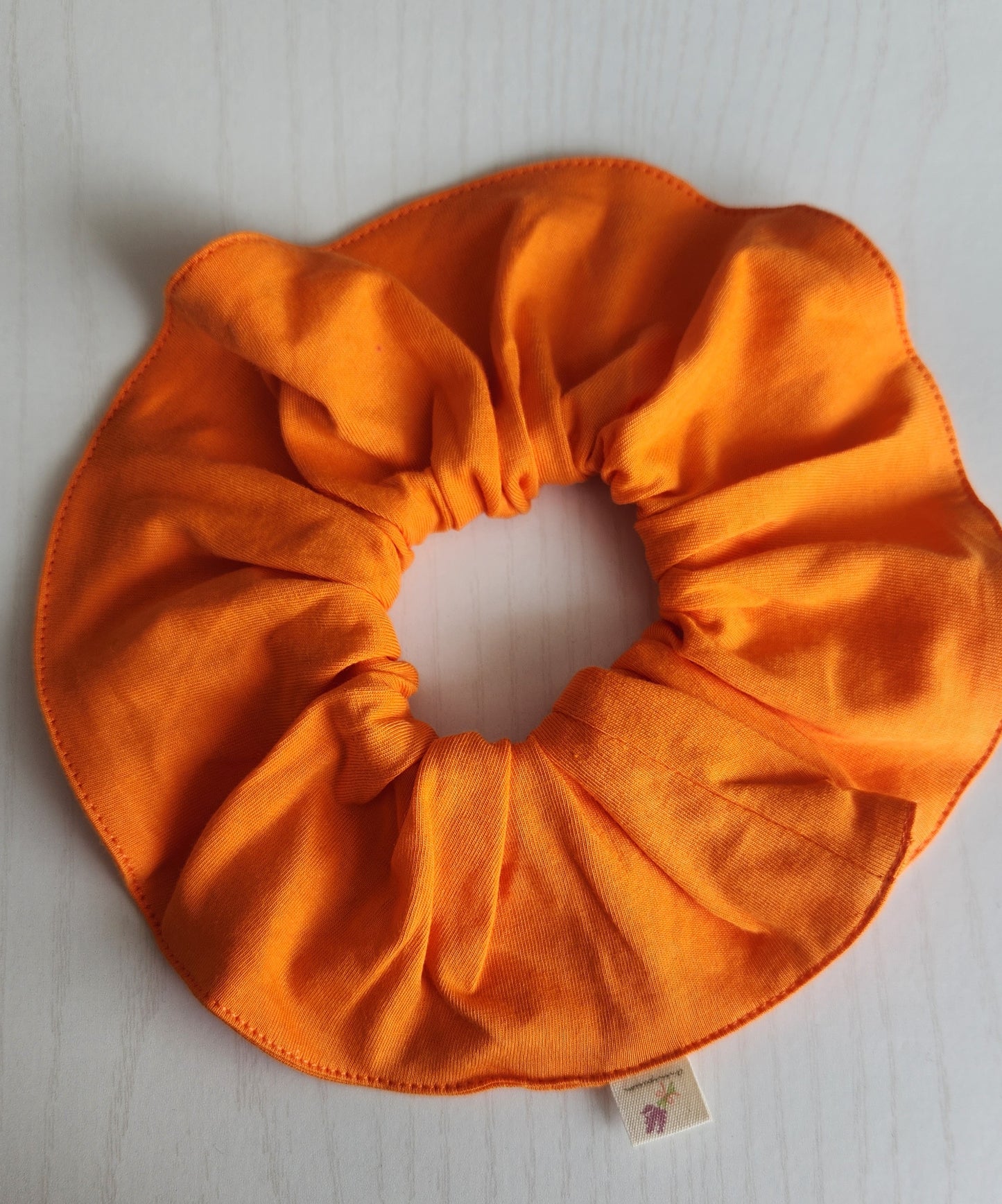 Set de Scrunchies 4 + Tote Bag – ¡Estilo y comodidad en uno!