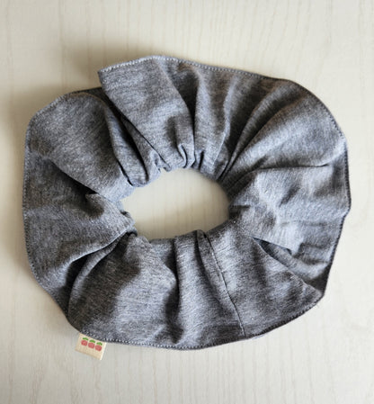 Paquete clásico: 4 scrunchies (negro, azul, gris claro, gris oscuro) + tote bag Set of 4 Neutral Scrunchies + Tote Bag