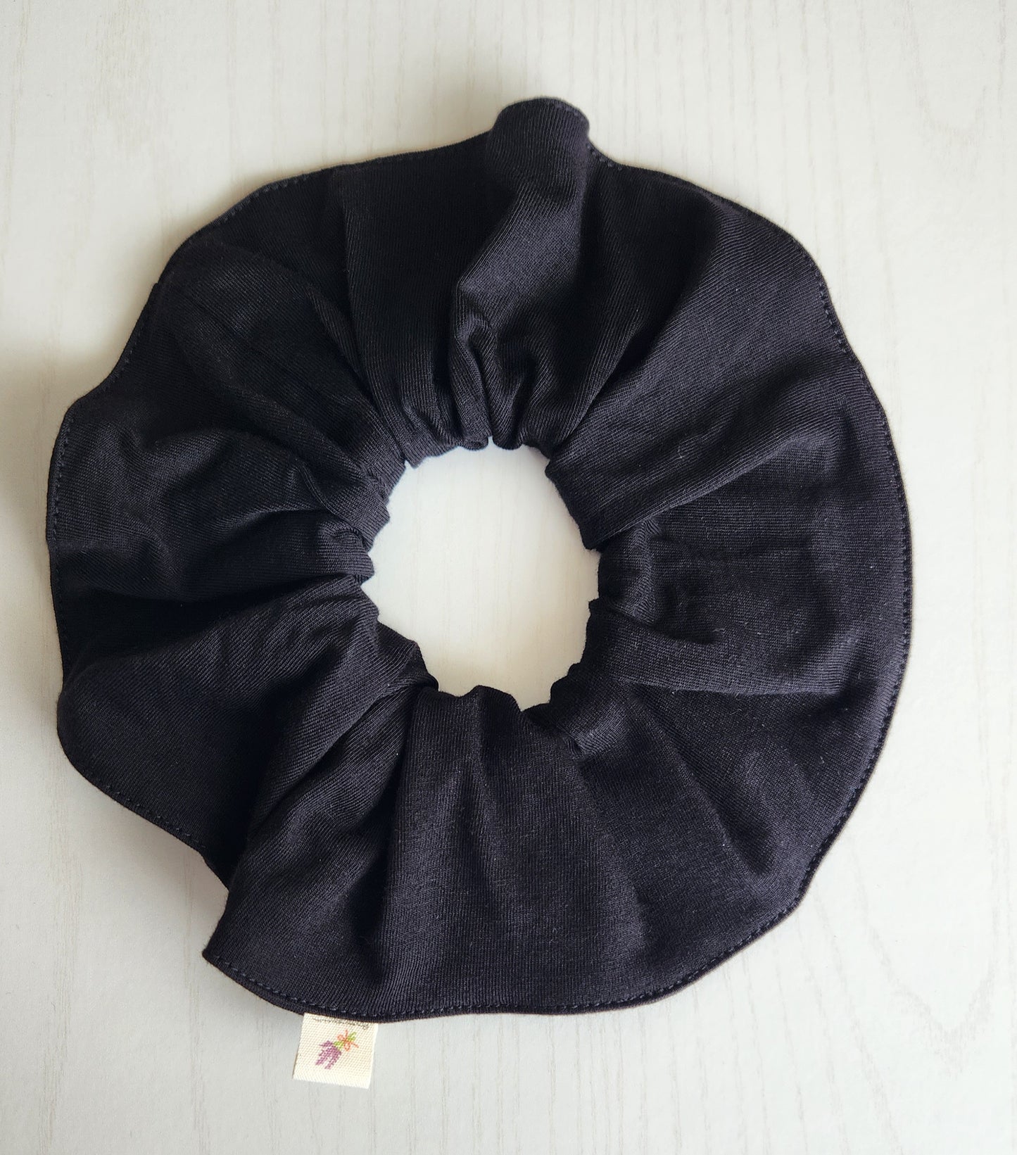 Paquete clásico: 4 scrunchies (negro, azul, gris claro, gris oscuro) + tote bag Set of 4 Neutral Scrunchies + Tote Bag